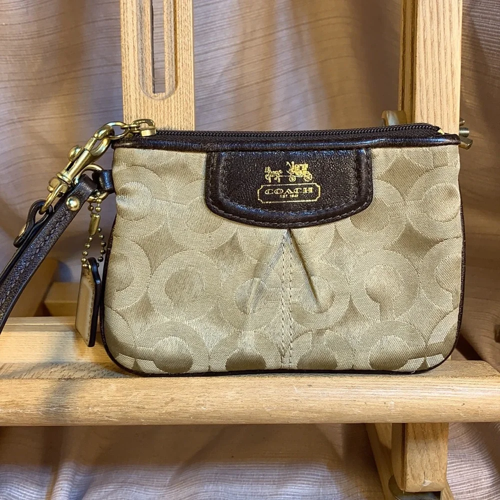 Coach preloved great